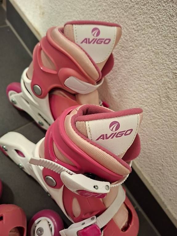 Pattini in linea & Pattini a rotelle: Rollers inline roses AVIGO ajustables (31-35) : 15.-/paire – Usato da Lausanne venduto da lae_w2zr 1
