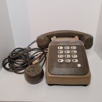 Ancien téléphone avec écouteur