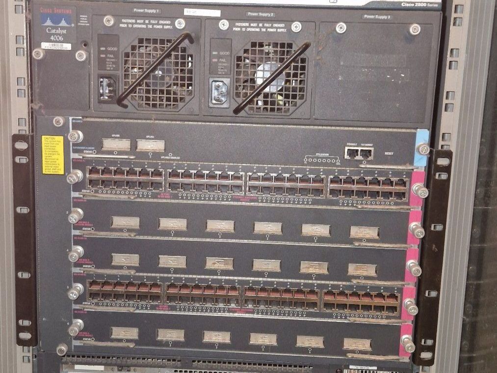 Cisco Hub & Switch: Cisco Catalyst 4006 Chassis Switch – Difettoso da Remetschwil venduto da brokkoli123 1