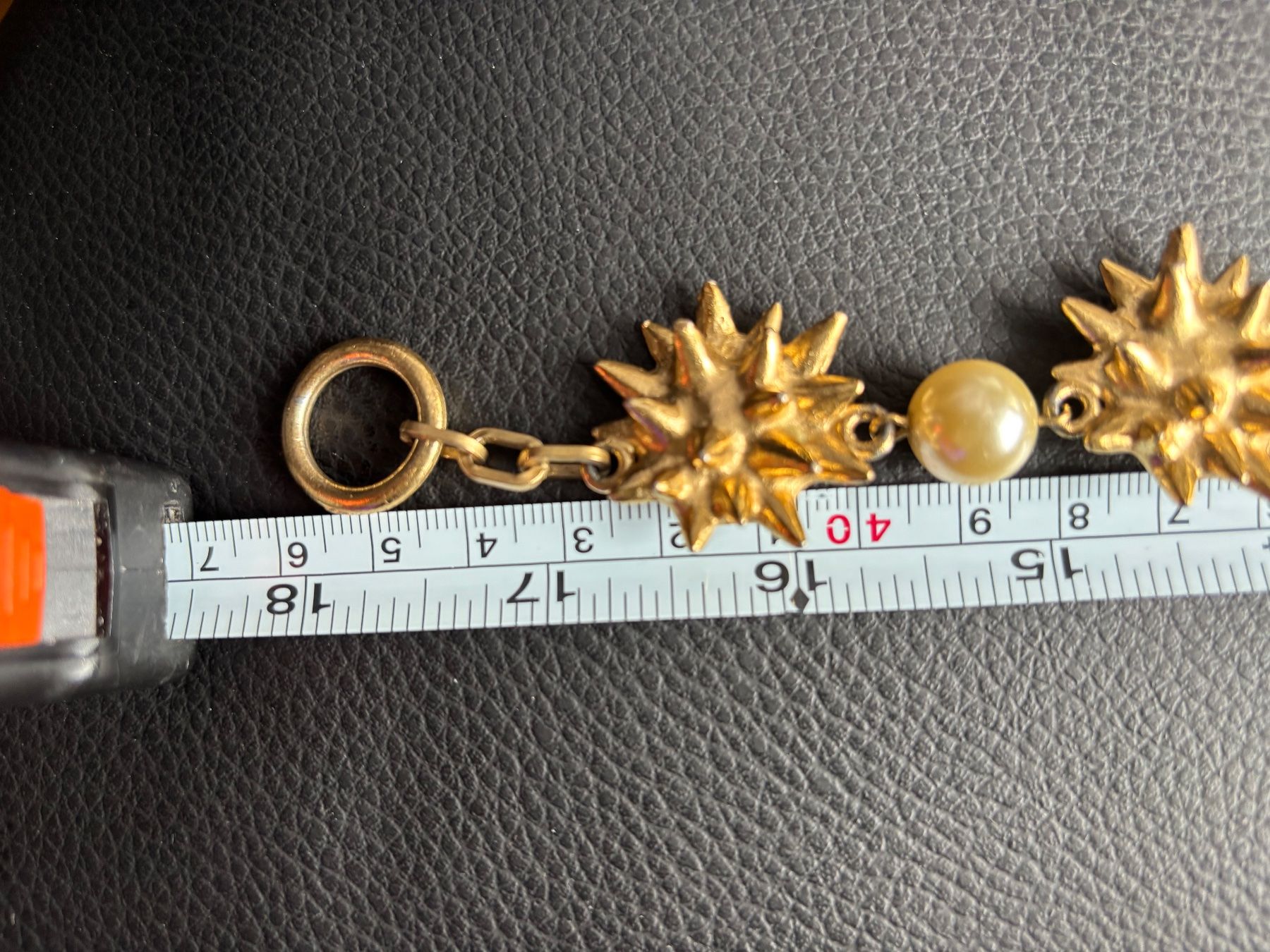 Catenine: Biche de Bere collier vintage  doré avec des perles – Usato da Peseux venduto da CharmeCommerce 4