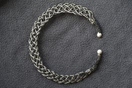 Collier torque artisanal argenté tressé perles noires 40cm-5