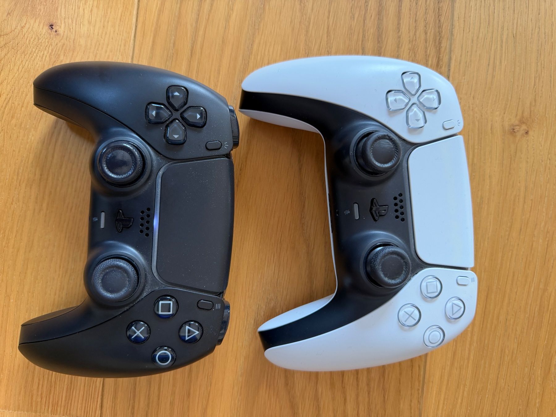 Sony Console: Sony PS5 Disc Edition + 2 Controller + OVP + 8 Spiele – Usato da Vicosoprano venduto da Merlopower 3