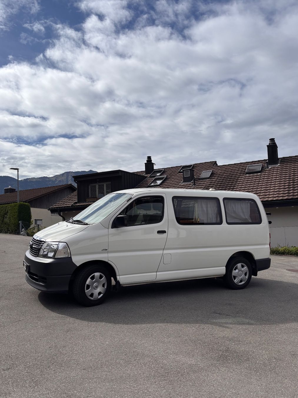 Toyota Camping Fahrzeuge: Toyota Hiace Camper Van – Gebraucht aus Fürigen von ant_j7tc 3