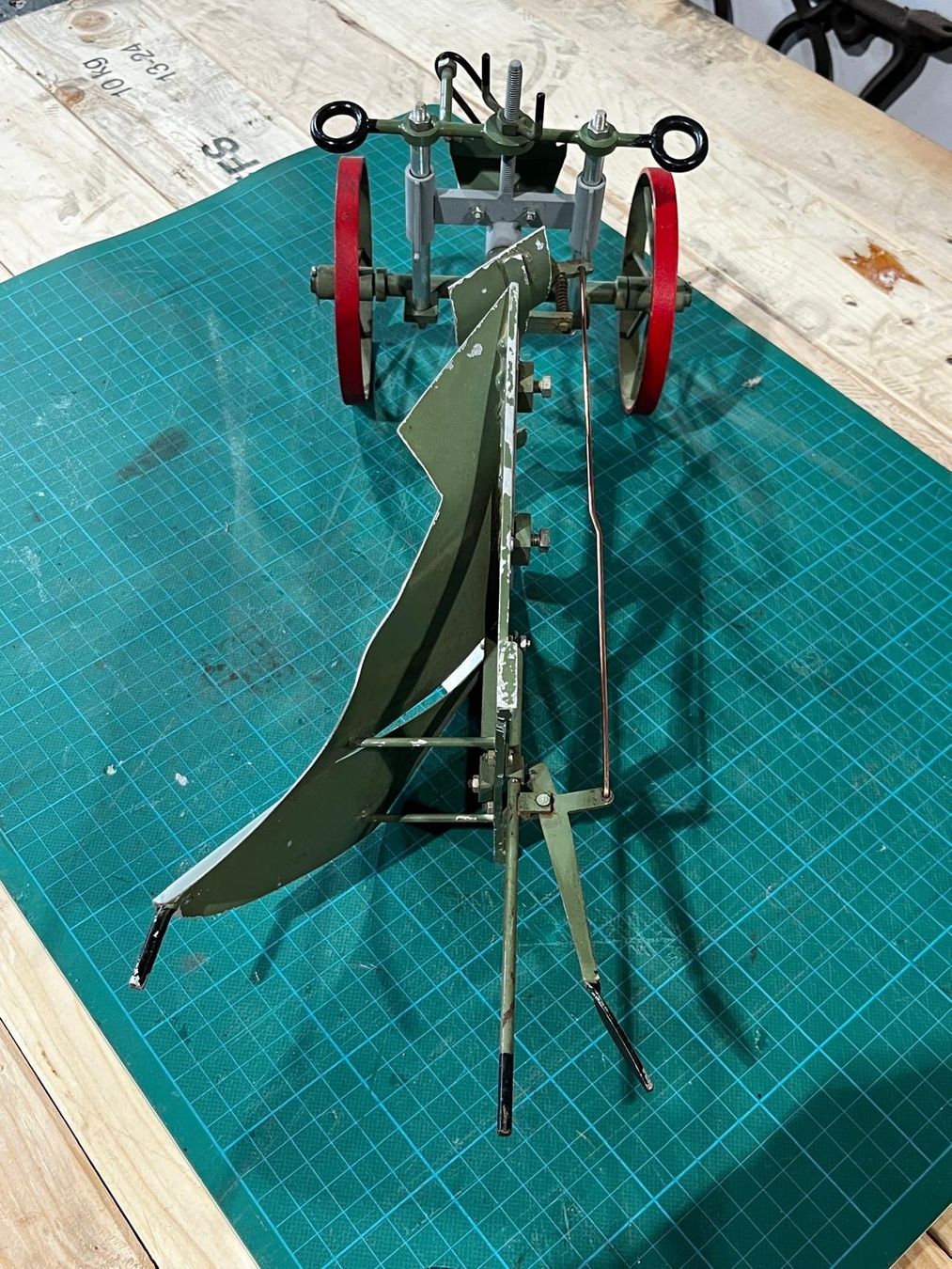 Kit di modellismo & Modellini statici: Schulmodell, Metallmodell Einschar Drehpflug ( Traktor ) – Usato da Luzern venduto da Fracht-Design 5