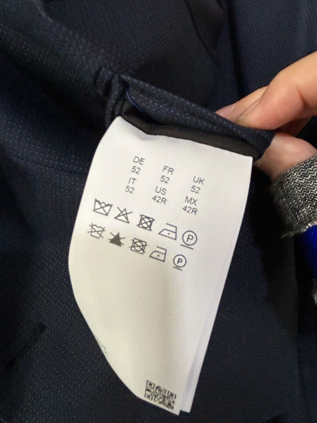 Hugo Boss Costumes, combinaisons de sport et fonctionnelles: Boss 3 piece suit 52 – D'occasion à Itingen par bra_c7hw 6