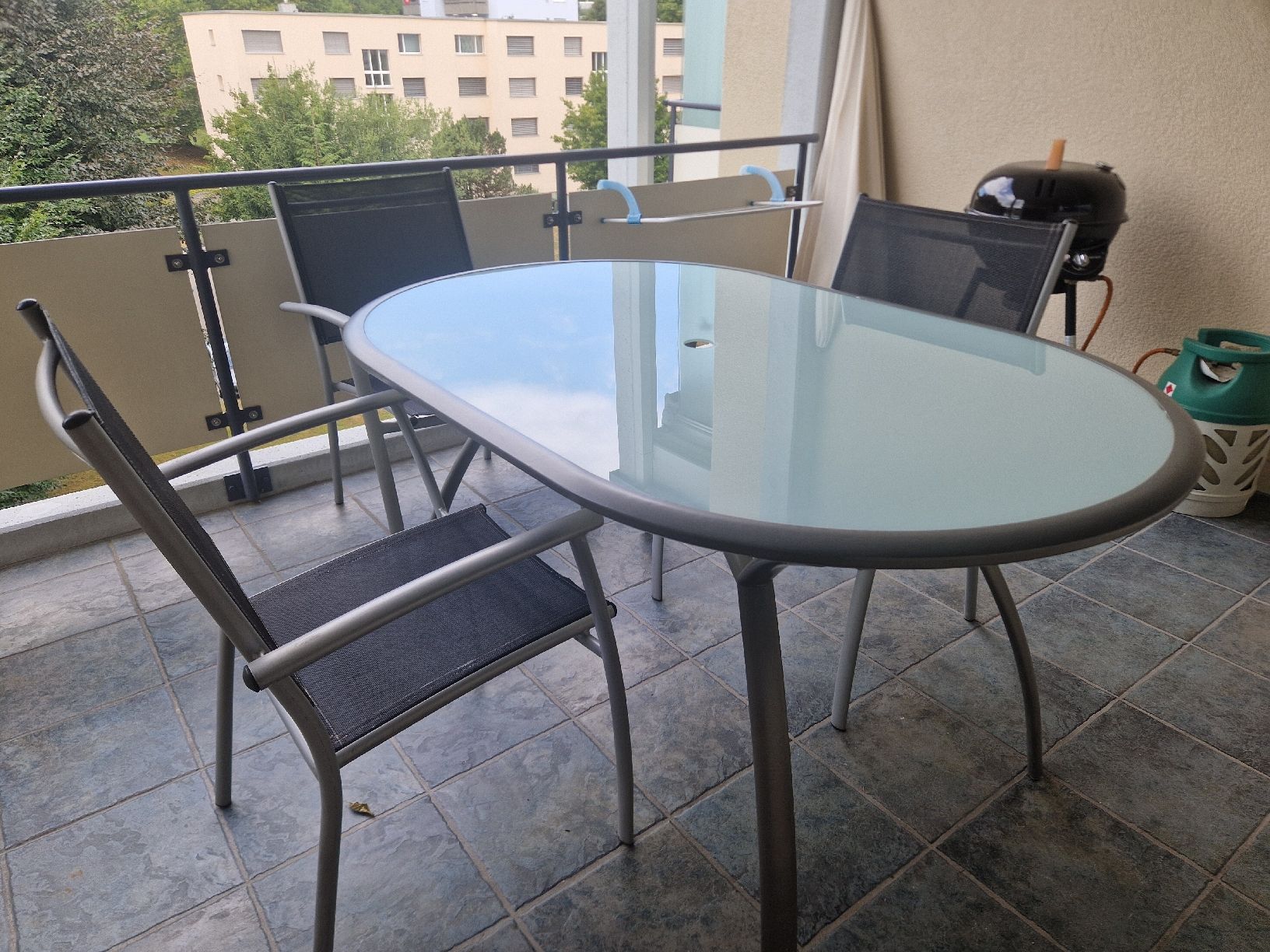 Tische: Glas-Alu Gartentisch und 3 Stühle – Gebraucht aus Baar von chorche03 2