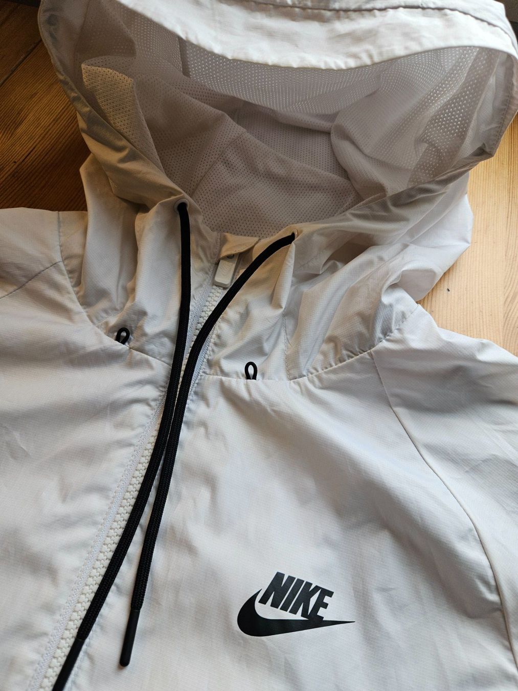 Nike Giacche: Nike Jacke Grösse S Regenjacke – Usato da Hägglingen venduto da United-Village-Trade 1