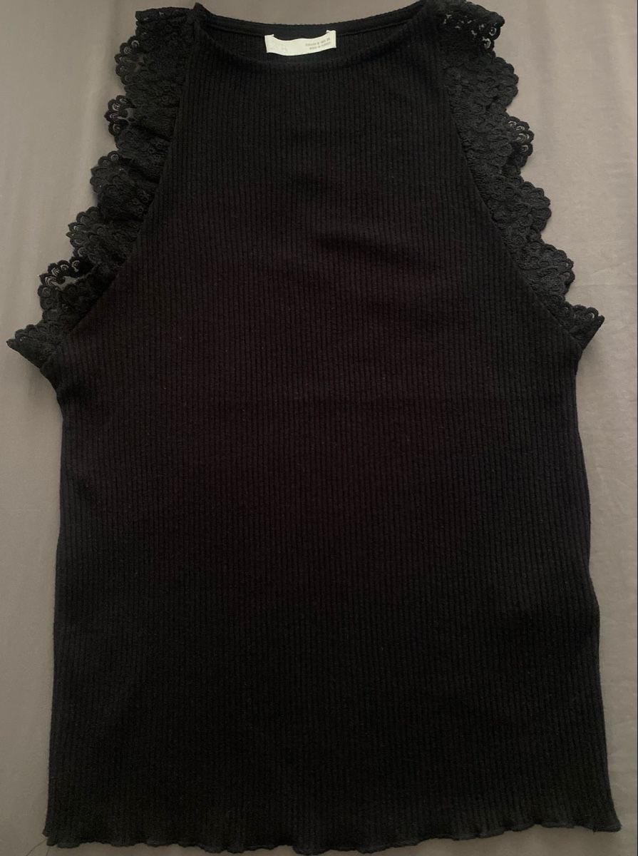 Zara Tops: ZARA Top, mit Spitze Gr. S  – D'occasion à Berg SG par Silversurfer
