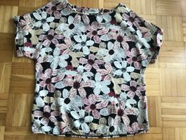Bluse / Top mit Blumenmuster ca Grösse M - Porto 1.40