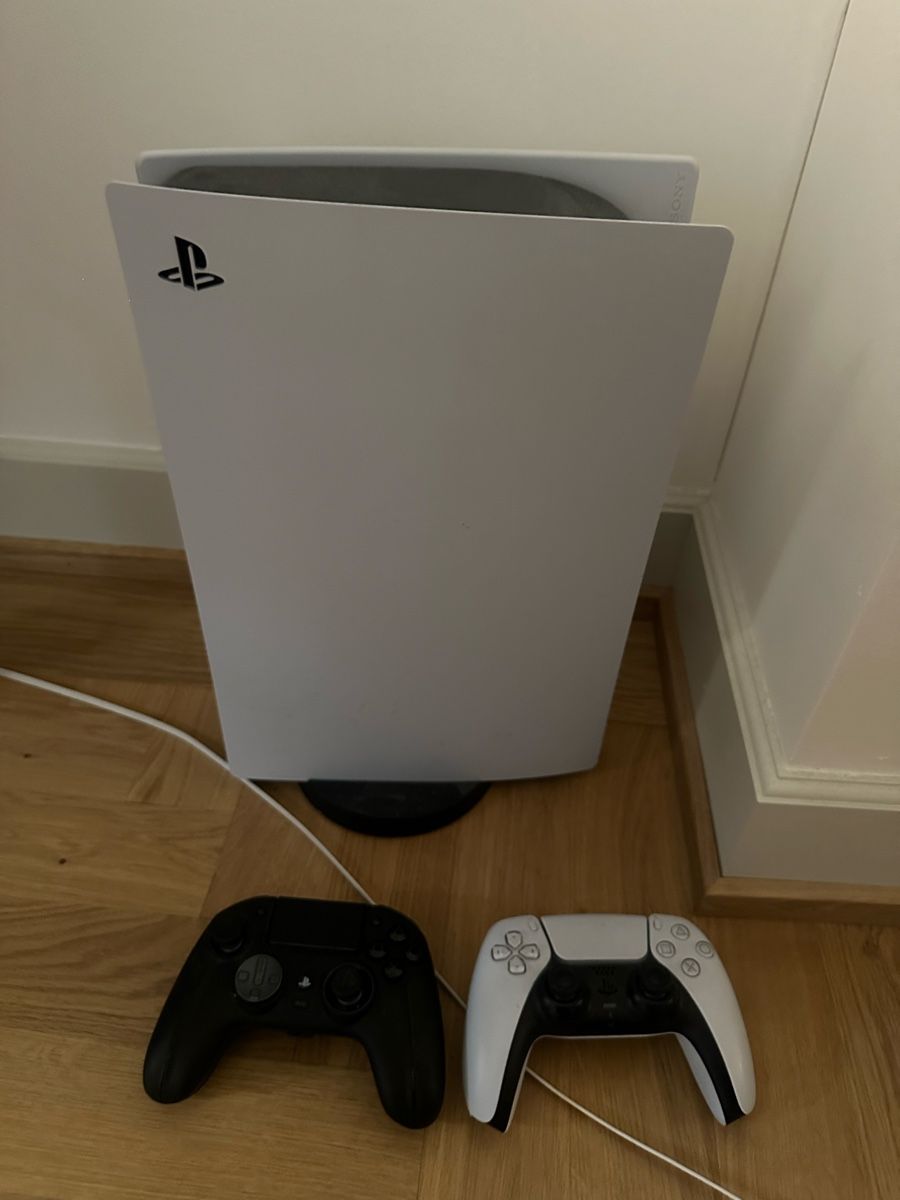 Sony Console: Playstation 5 inkl Standart Controller + Nacon ProController – Usato da Zürich venduto da Djloris1