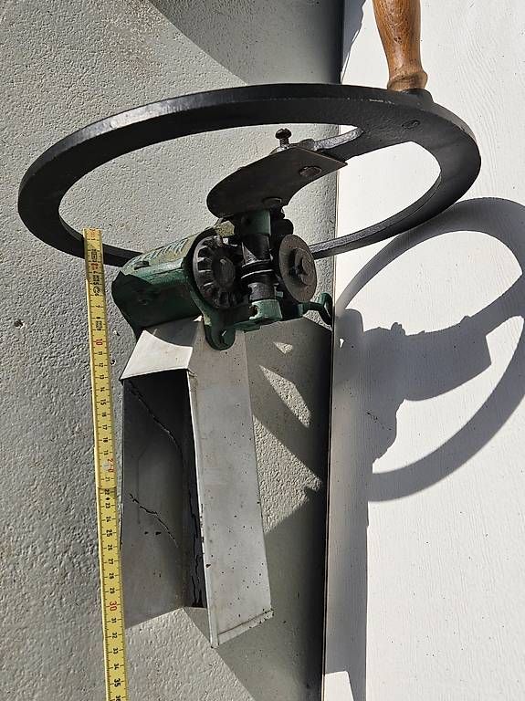 Tutte le macchine: Tabakschneidmaschine – Usato da Altstätten SG venduto da Gartenmeister60 1