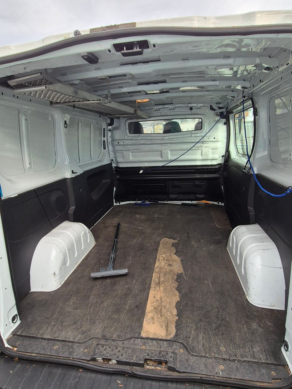 Opel Veicoli commerciali: Lieferwagen OPEL Vivaro B 16CDTi – Usato da Oensingen venduto da Konkursamt_SO 6