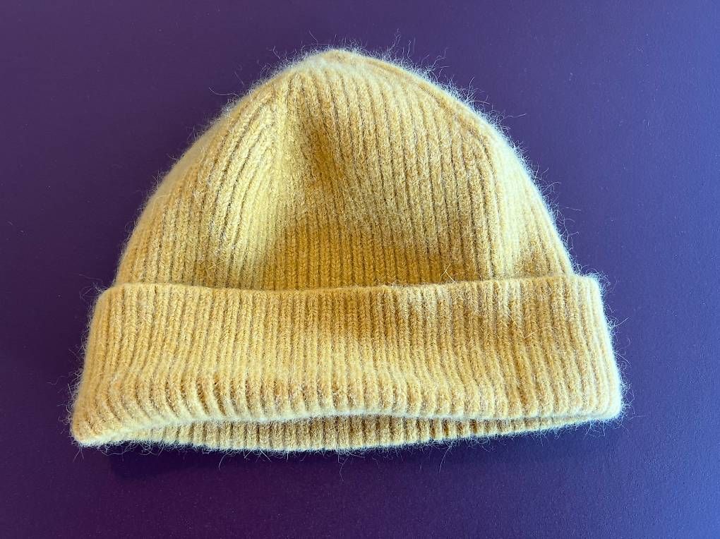 Copricapi, berretti & cappellini: Le Bonnet Beanie / Mütze gelb – Usato da Wettingen venduto da Lamadeux