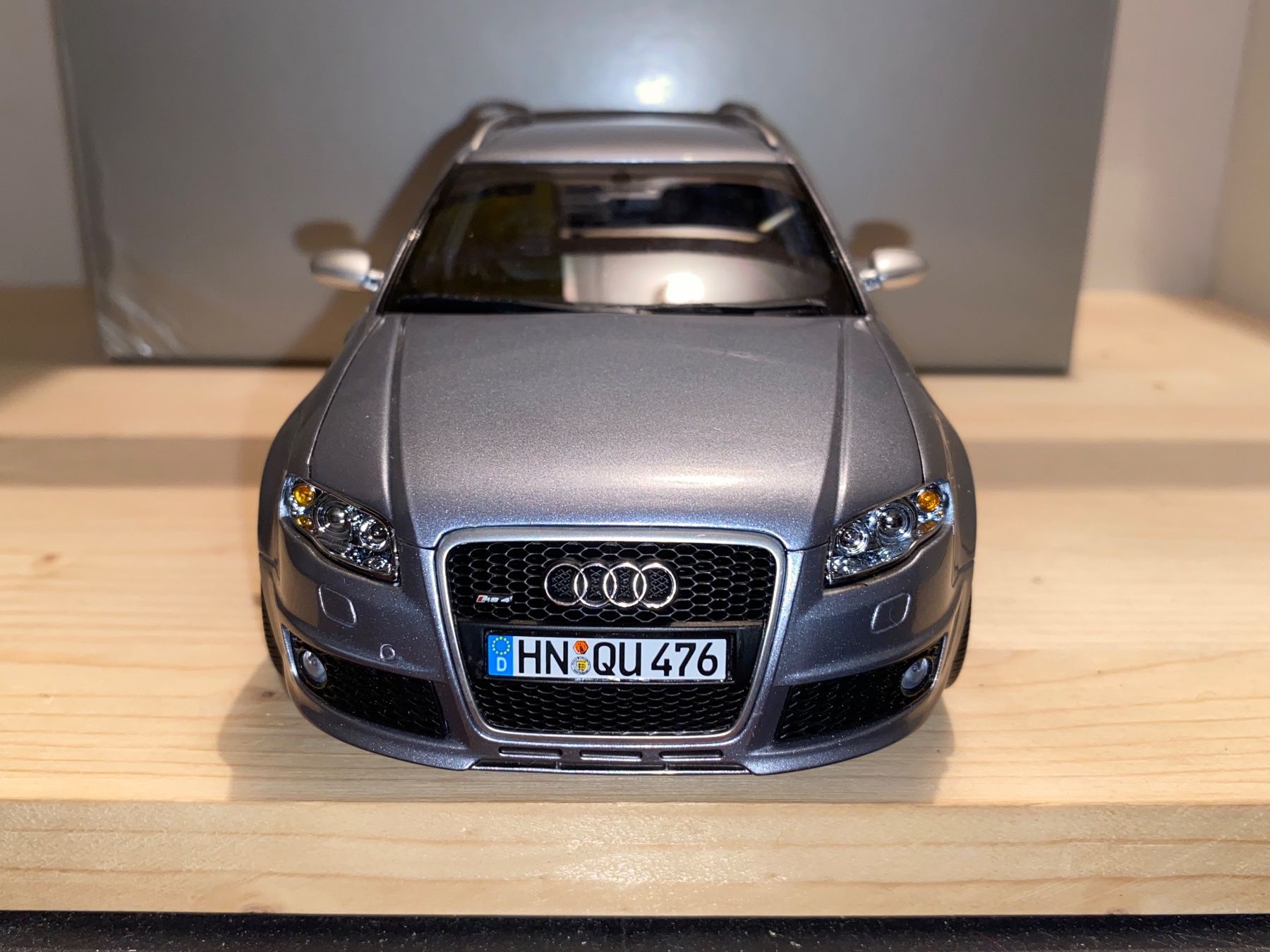Audi RS4 B7 Avant 1/18 TOP RAR!! ALL Open - Minichamps (Neu