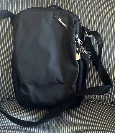 Umhängetasche Pacsafe Schwarz