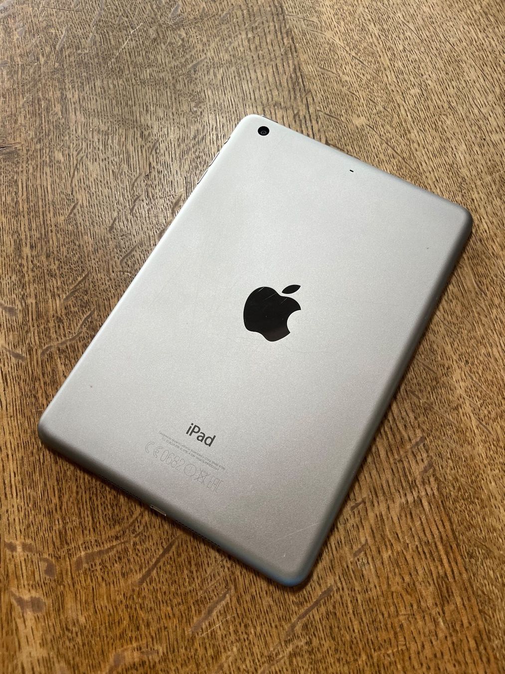 Apple Tablet PC: Apple iPad Mini 3 Silber 64GB Displayschaden – Difettoso da Detligen venduto da laurinschnyder