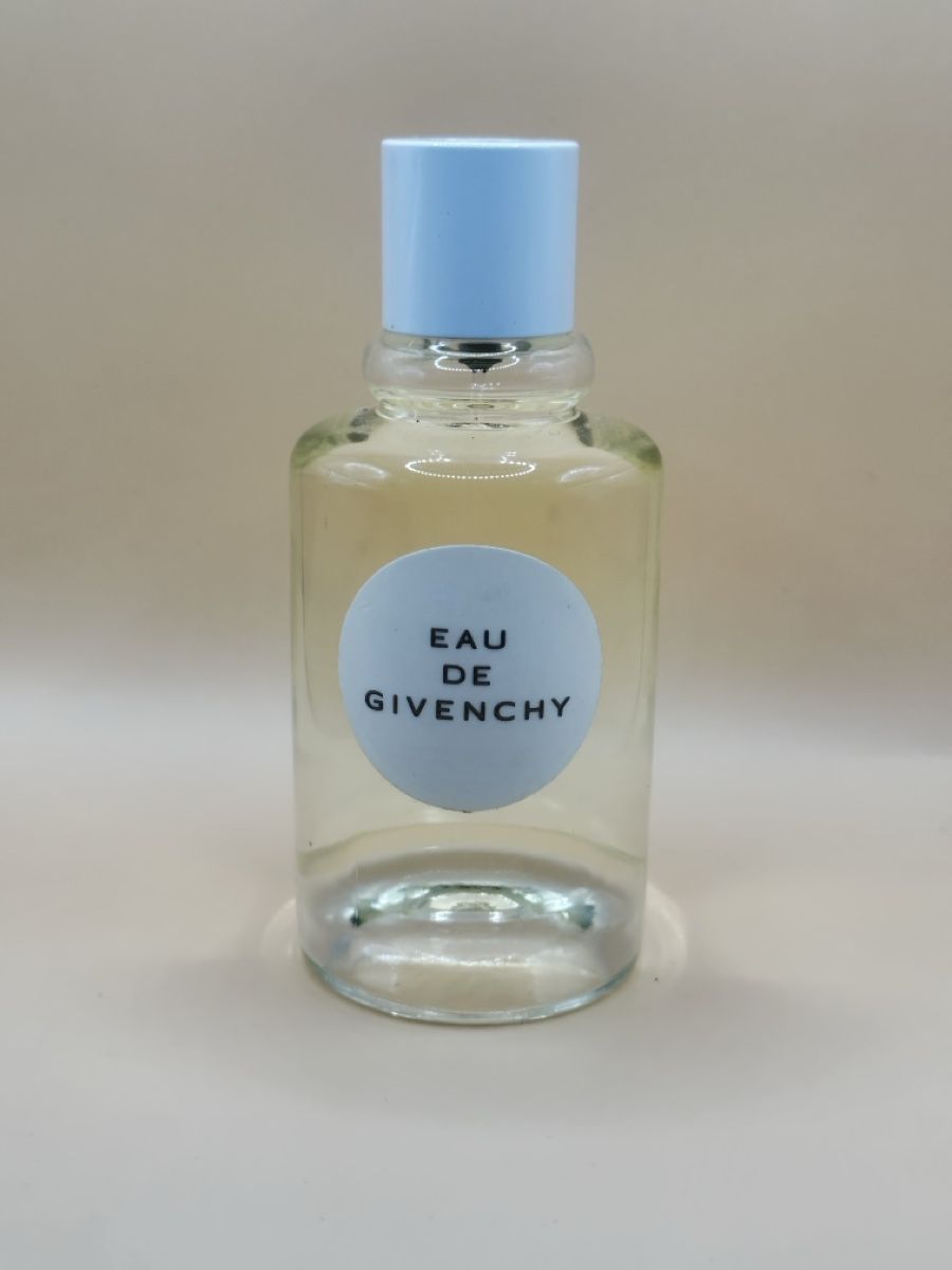 Givenchy Parfum & Eau de Toilette: Parfum Eau de Givenchy flacon entame état correct – Gebraucht aus Sion von Lolalitta