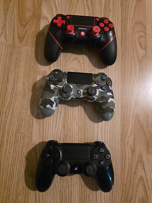 Consoles: Ps4 mir 3 Controller – D'occasion à Oeschgen par Adriano1980 2