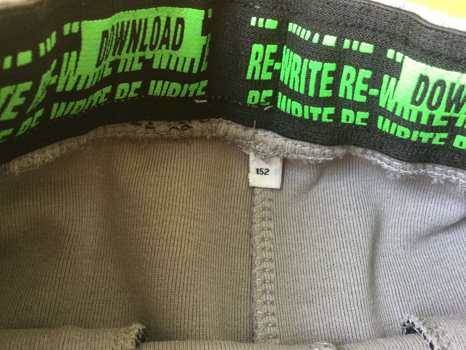 C&A Pantaloni: Grau Shorts Junge, Gr 152 – Usato da Zürich venduto da VorlonShadow 2
