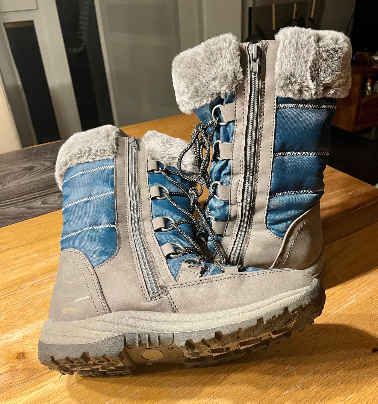 Scarpe per ragazze: Schöne und warme Winterstiefel Grösse 35 – Usato da Fehraltorf venduto da Marlene4 3