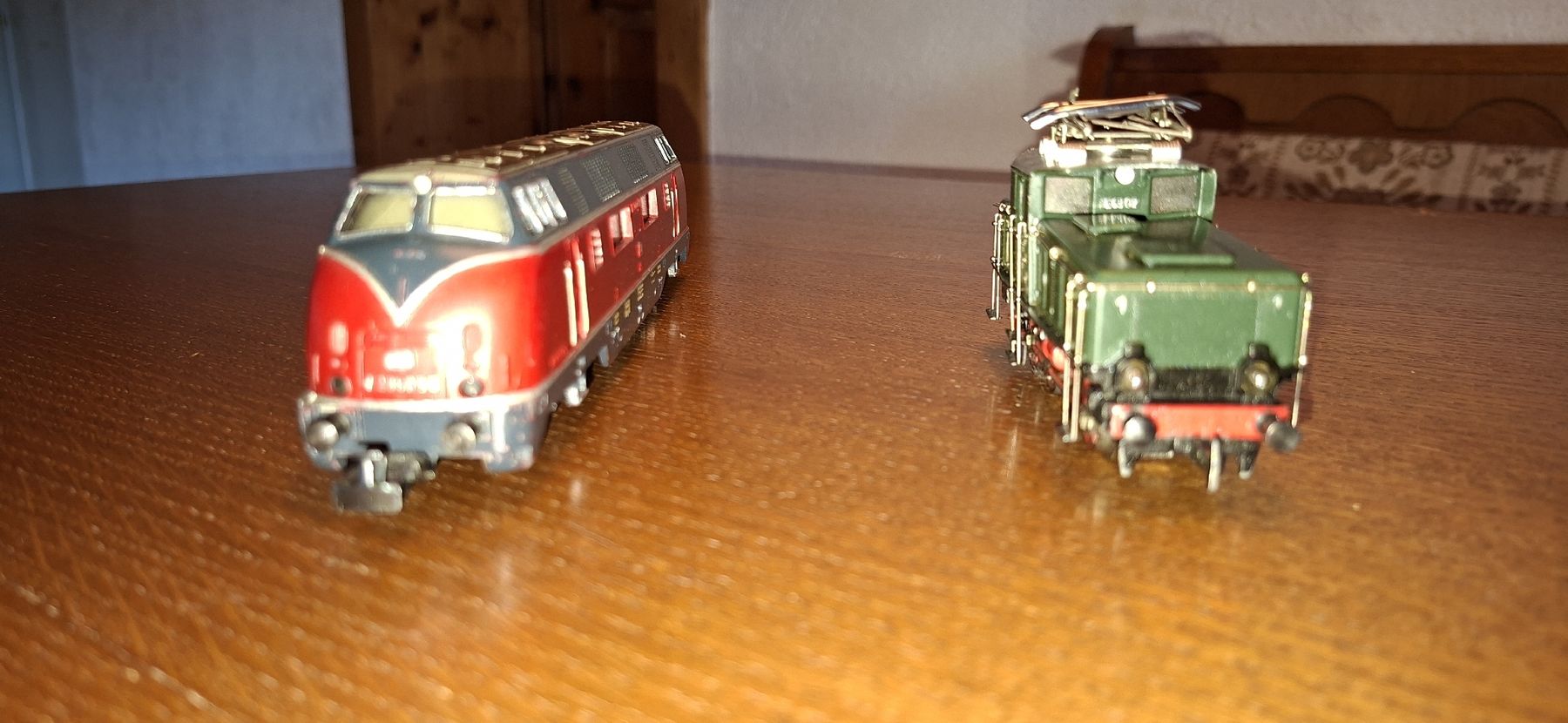 Märklin Modellini di ferrovie: H0 Märklin AC Analog E6302 + V200 056 Loks. – Usato da Pfäffikon ZH venduto da gub_2j76 3