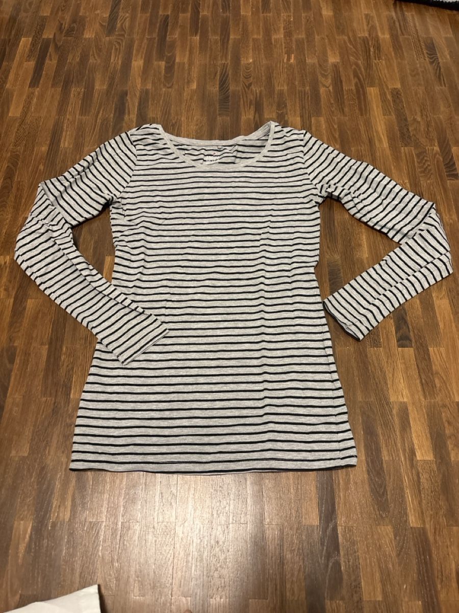 Pullover & Sweatshirts: Damen Langarmshirt gestreift Grösse S – Gebraucht aus Hinwil von liviipivii
