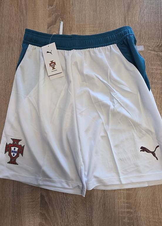 Canottiere & Pantaloni: Short équipe de Portugal (taille M)  – Usato da Petit-Lancy venduto da zesmile