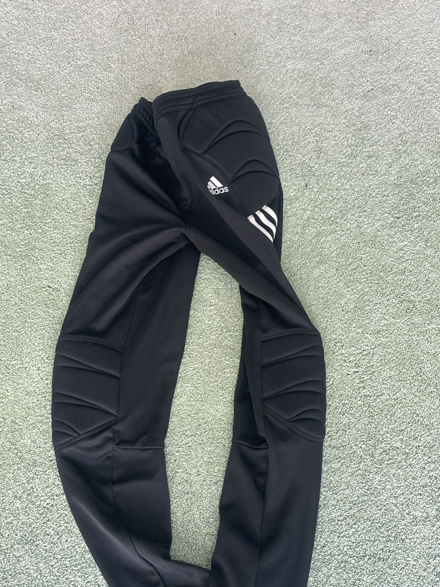 Adidas Pantaloni: Adidas Torhose Gr 152 – Usato da Volketswil venduto da Shadow1316