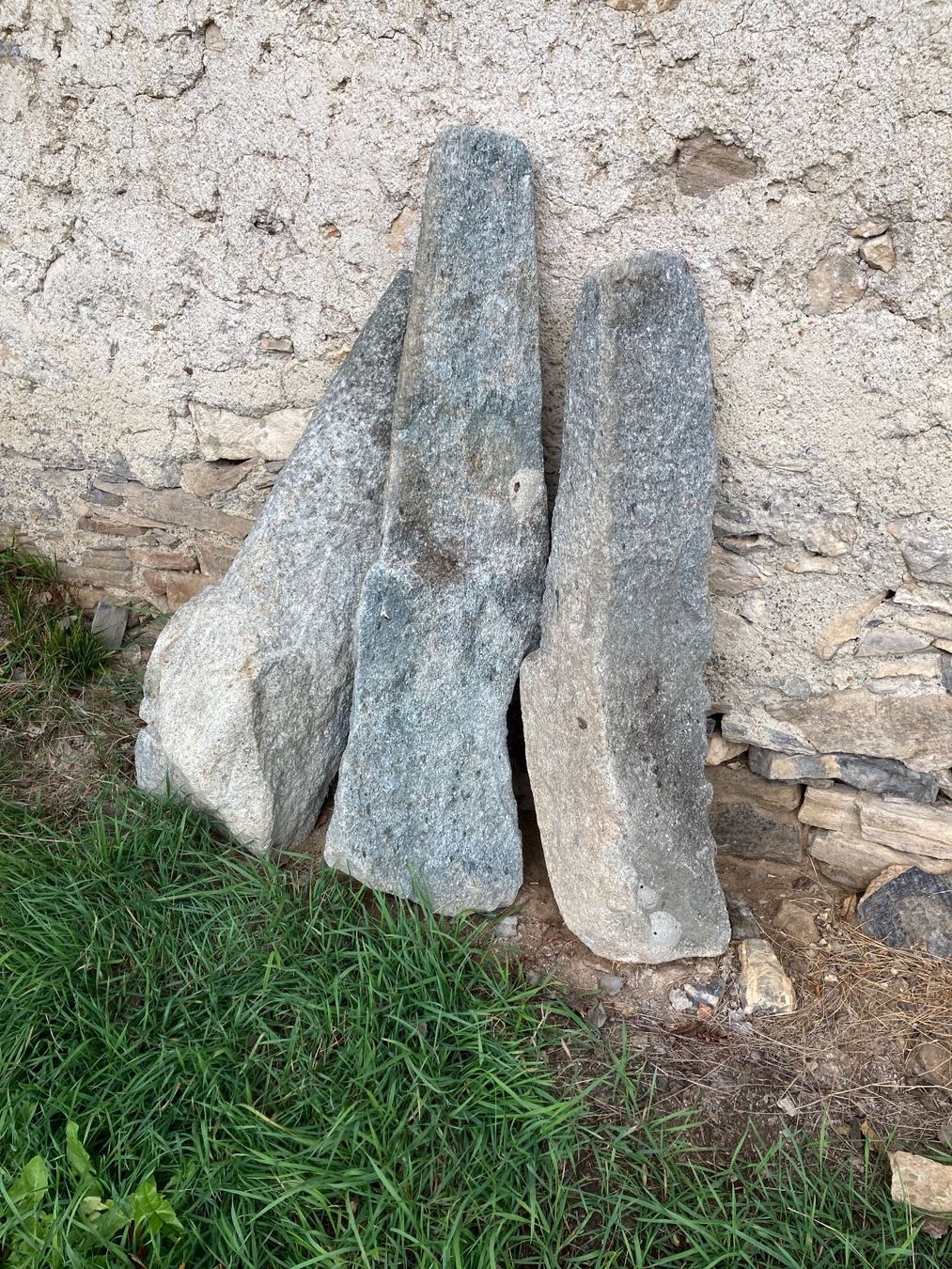 Steine & Dachziegeln: Antike Naturstein Steinsäulen – Gebraucht aus Domat/Ems von Felbe 2