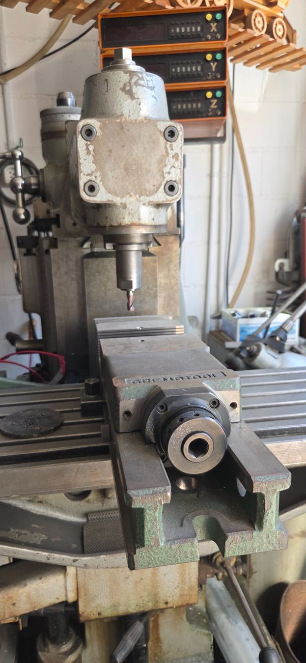 Schaublin Tutte le macchine: Fräsmaschine Schaublin 13 – Usato da Einsiedeln venduto da Emausi 2