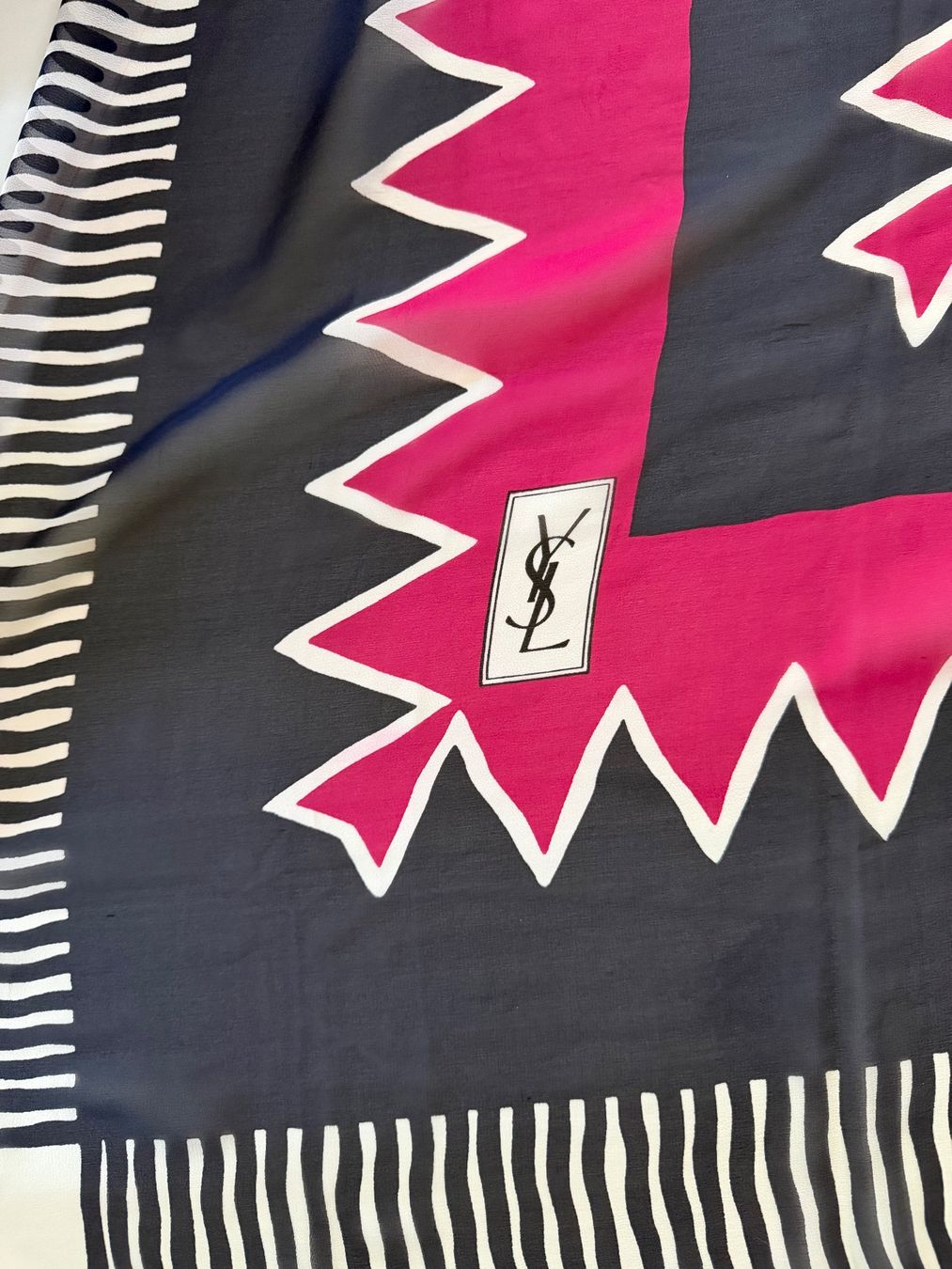 Saint Laurent Foulard & Sciarpe: YSL Vintage Schal – Usato da Zürich venduto da DianaPiii 2