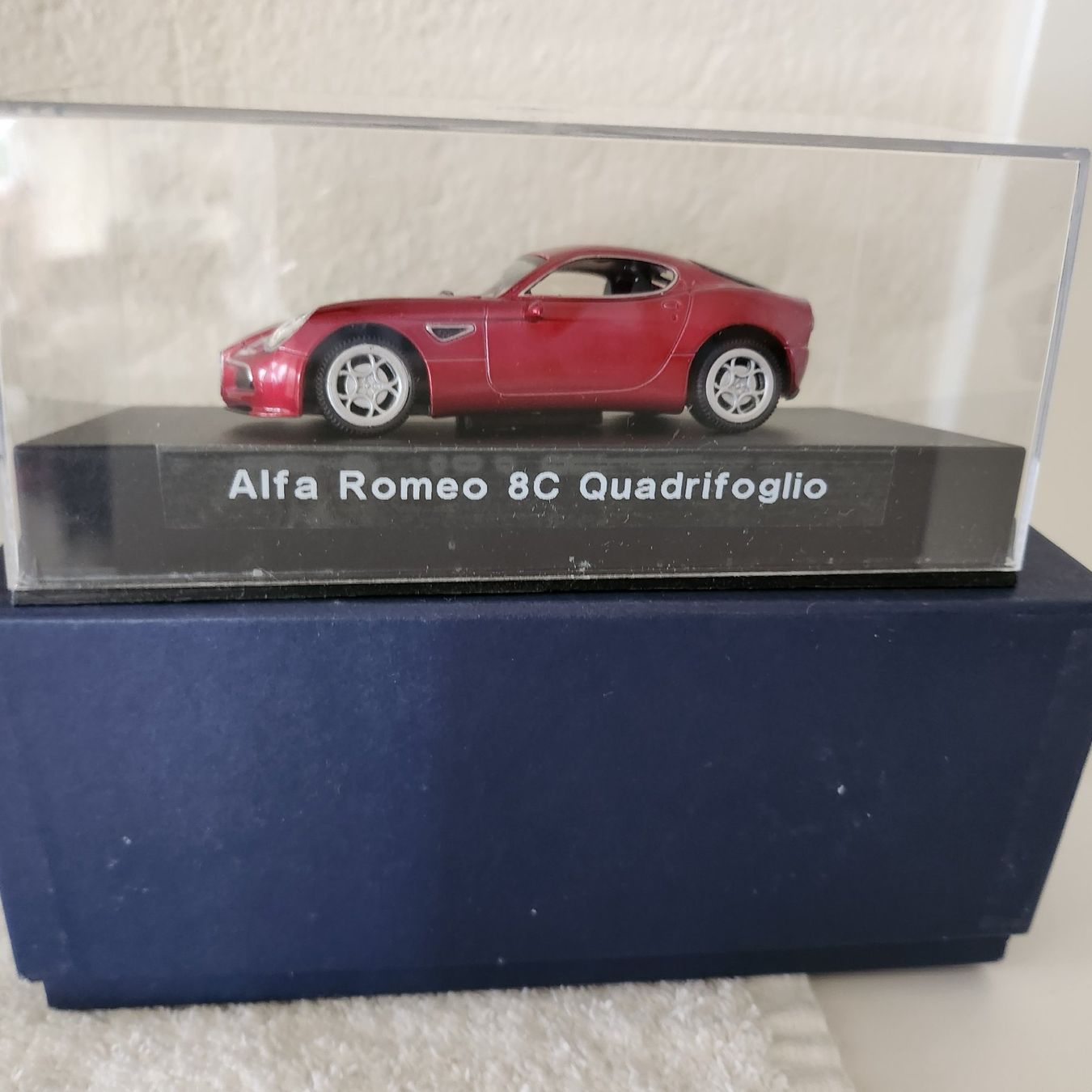 Alfa Romeo Modellautos: Alfa Romeo 8C Rot Metallic 1:43 – Neu (gemäss Beschreibung) aus Unterägeri von 0alfa0