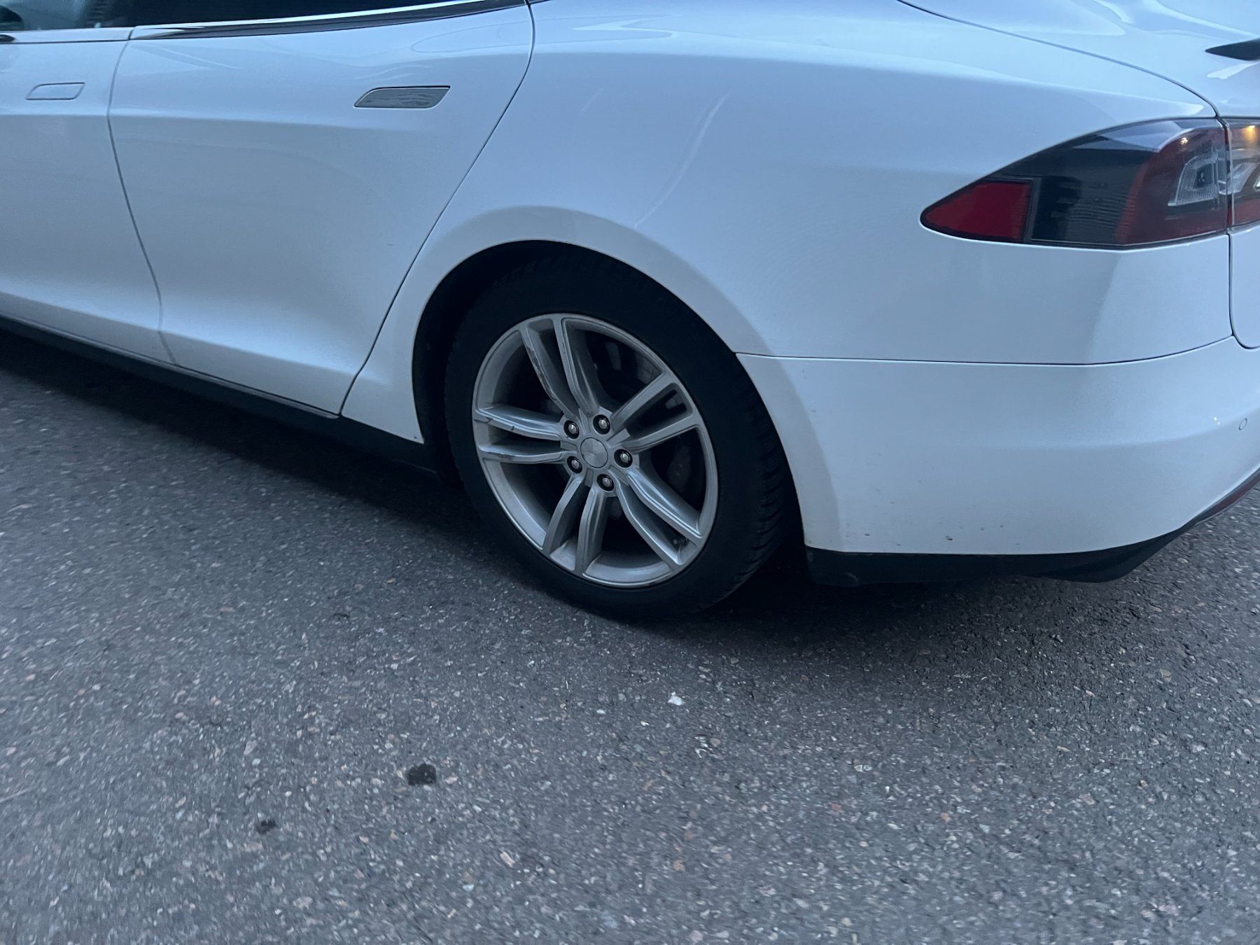 Tesla Automobili: Tesla Model S 85 | Free Supercharging | MCU2 CCS | 7-Plätzer – Usato da Rumlikon venduto da Sunset2 2