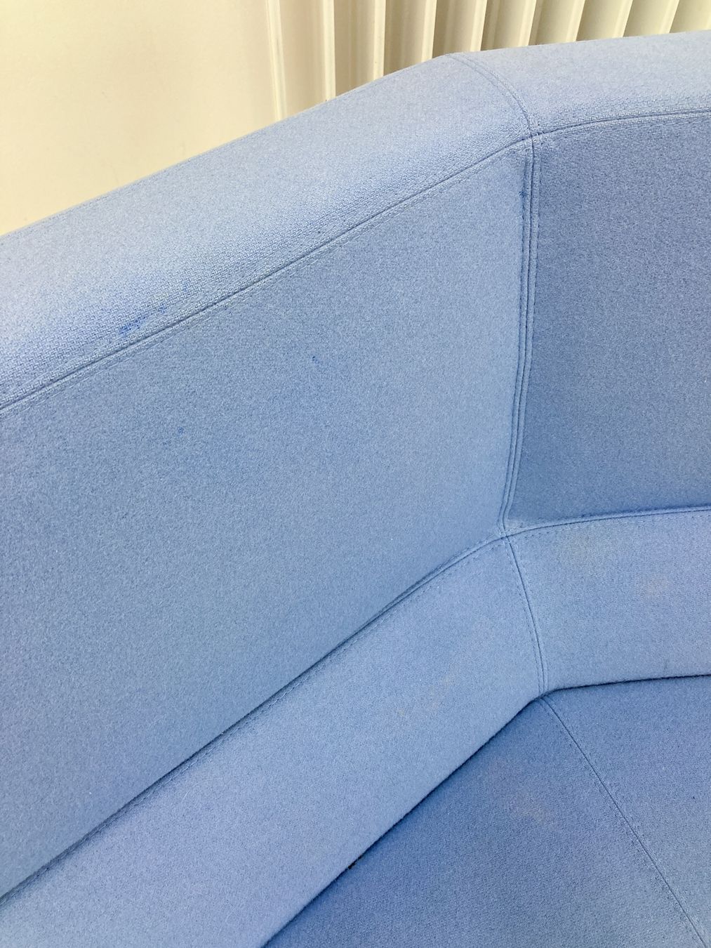 Classicon Poltrone: Classicon Chaos Chair, Konstantin Grcic, taubenblau – Usato da Basel venduto da Minim 7