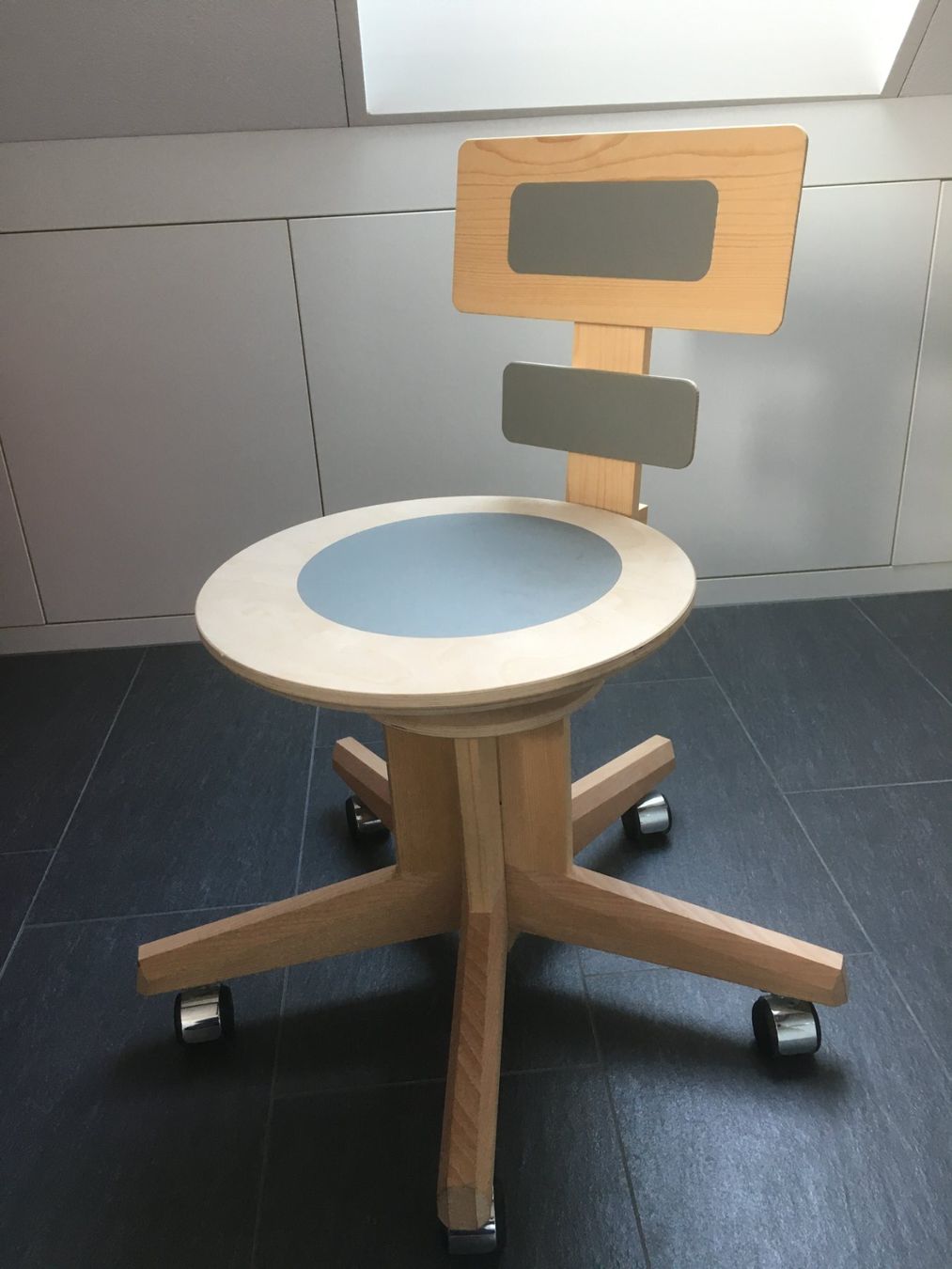 Sedie: Bürostuhl aus Holz mit Rollen – Nuovo (secondo la descrizione) da Neukirch (Egnach) venduto da Crank2