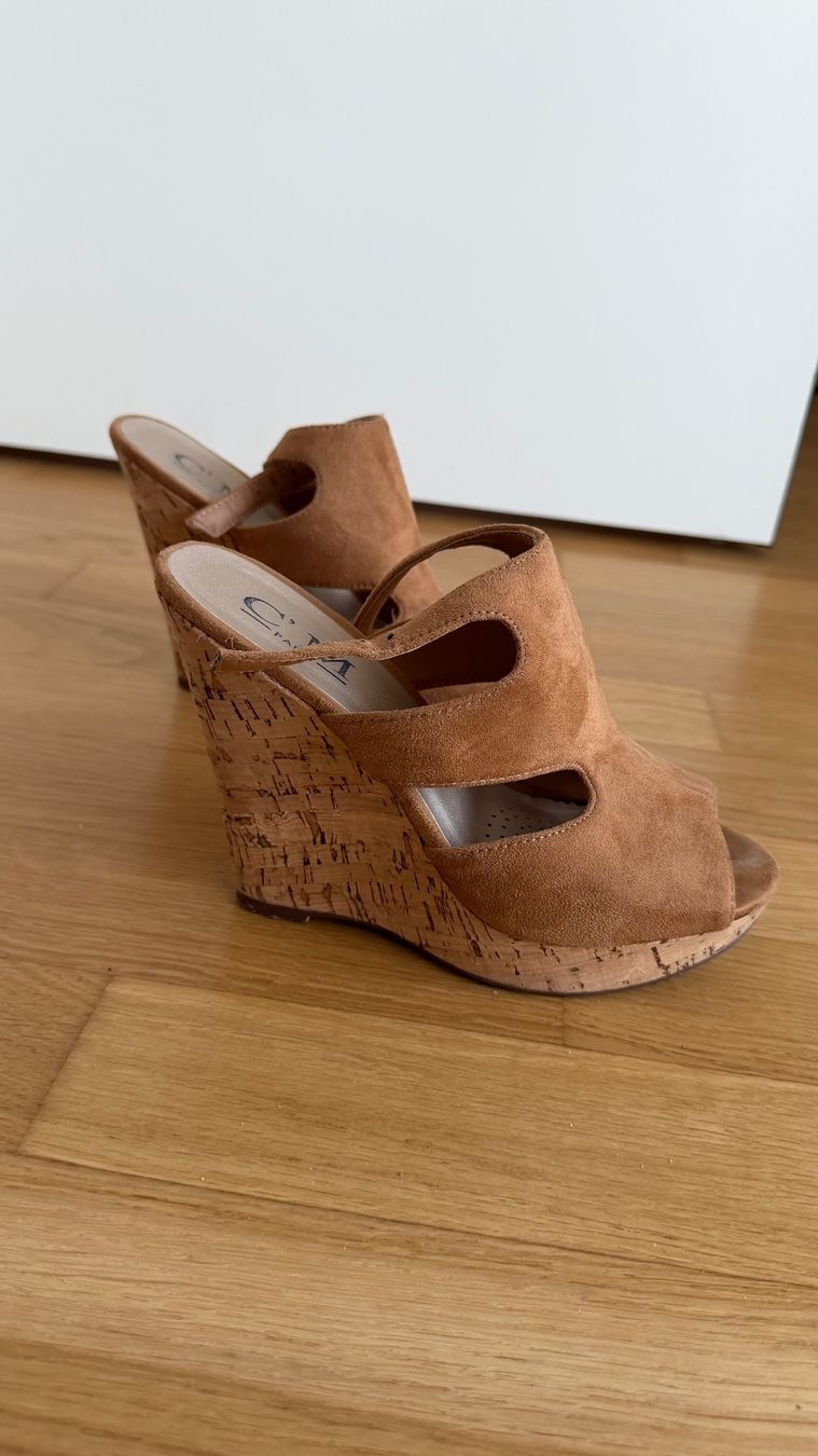 Damenschuhe: Keilabsatz Sandalen C.M. braun Grösse 37 – Gebraucht aus Ammerswil AG von Diki.S