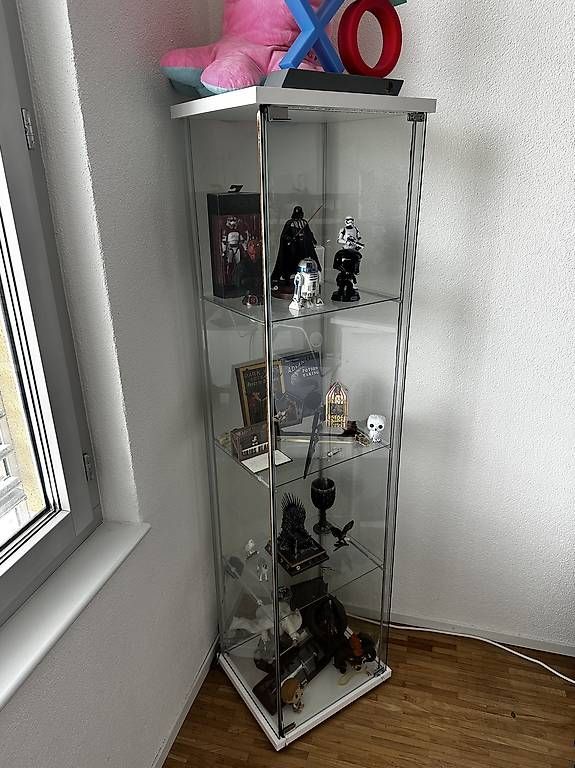 Vitrines: Vitrine IKEA DETOLF (weiss)  – D'occasion à Lyss par REAL-R