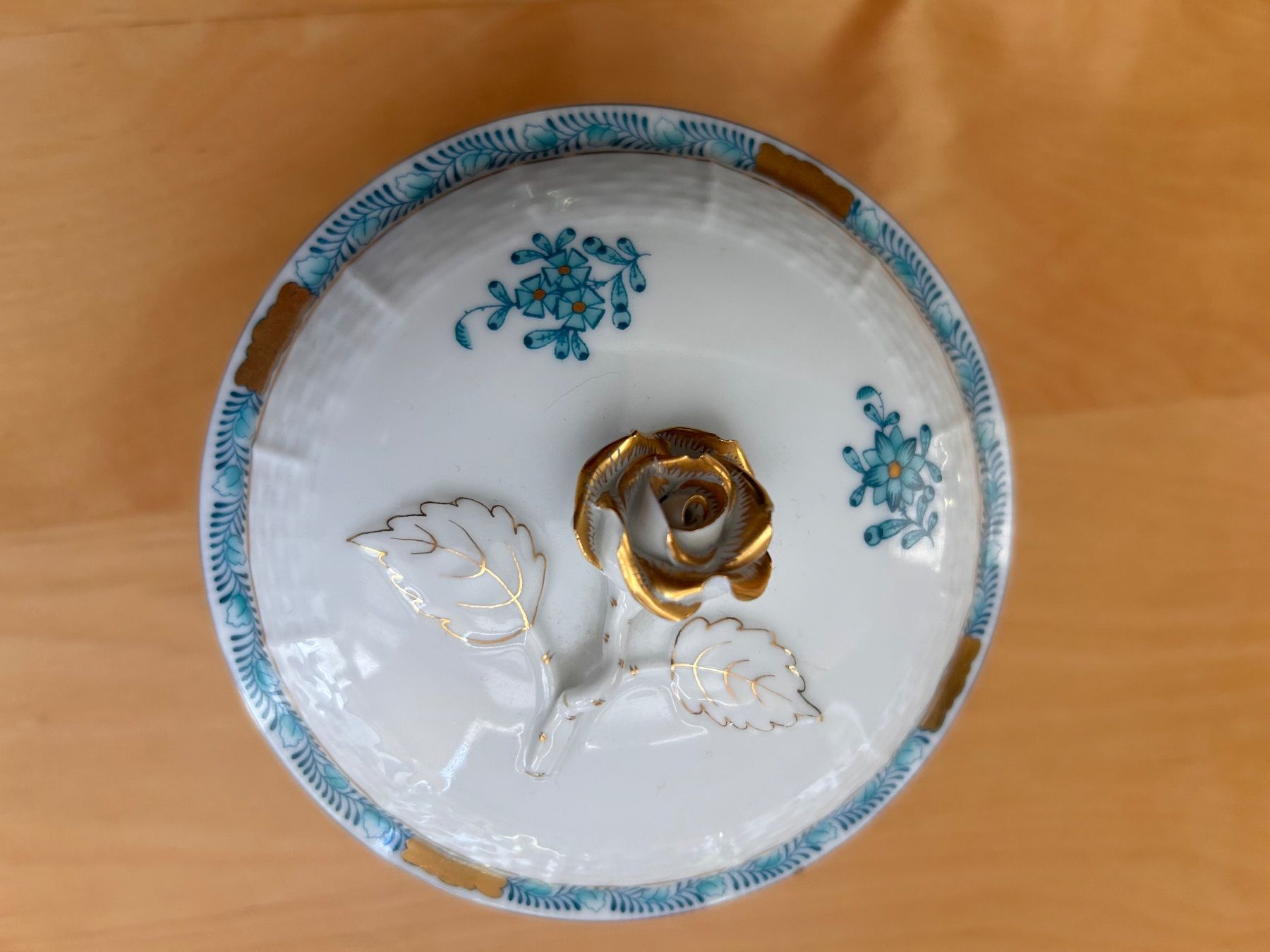 Herend Zuckerdosen: Herend Dose mit Rose und Gold handbemalt – Gebraucht aus Gais von Jelisandie 1