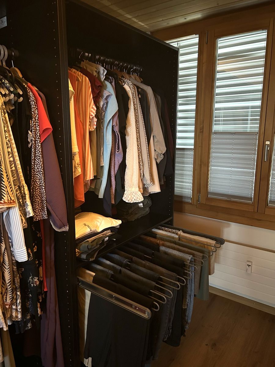 Ikea Schränke: IKEA Kleiderschrank – Gebraucht aus Meiringen von cor_lz6y 1