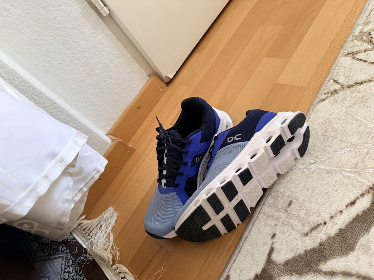 On Chaussures femmes: On Cloudrunner – Neuf (Voir description) à Benglen par Shamily 3