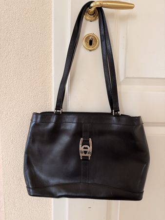 Aigner Handtasche schwarz aus Leder guter Zustand