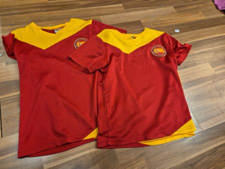 2 Fussball Shirts Spanien 140/152 K4