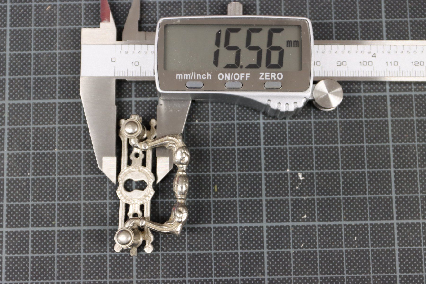 Ferramenta: Nachttischgriff, Kommodengriff, Fallgriff – Usato da Emmetten venduto da Super008 6