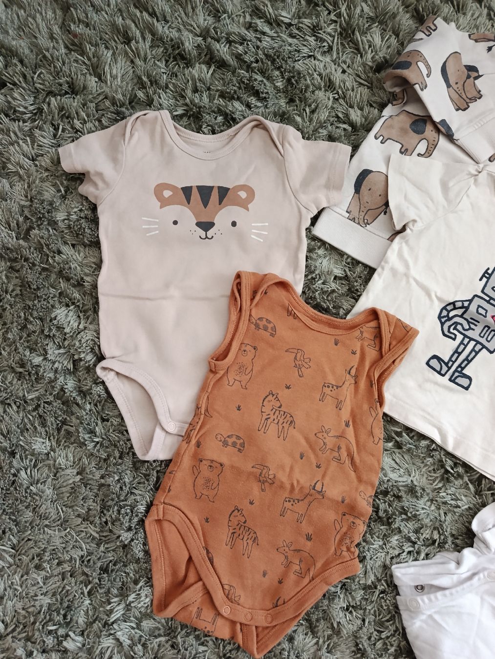 Lotti & Set di vestiti: Baby Kleiderpaket. Oberteile – Usato da Naters venduto da oks_6rfv 5