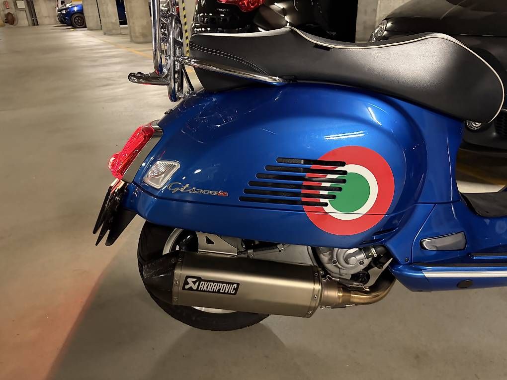 Scooters: Vespa 300 GTS Super Italia Akrapovic  – Gebraucht aus Embrach von Salvuzzo77 4