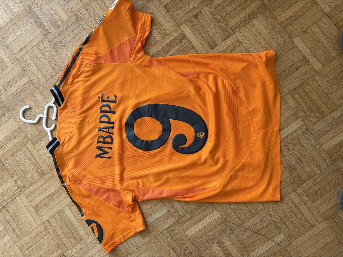 Real Madrid Canottiere & Pantaloni: Maillot Realmadrid authentique Champions Mbappé – Usato da ONEX venduto da manuelgradur 1