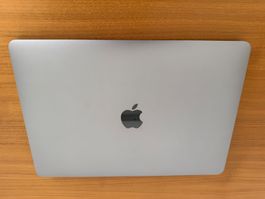 MacBook Pro mit Touch Bar inkl. 61 Watt USB-C Power-Adapter