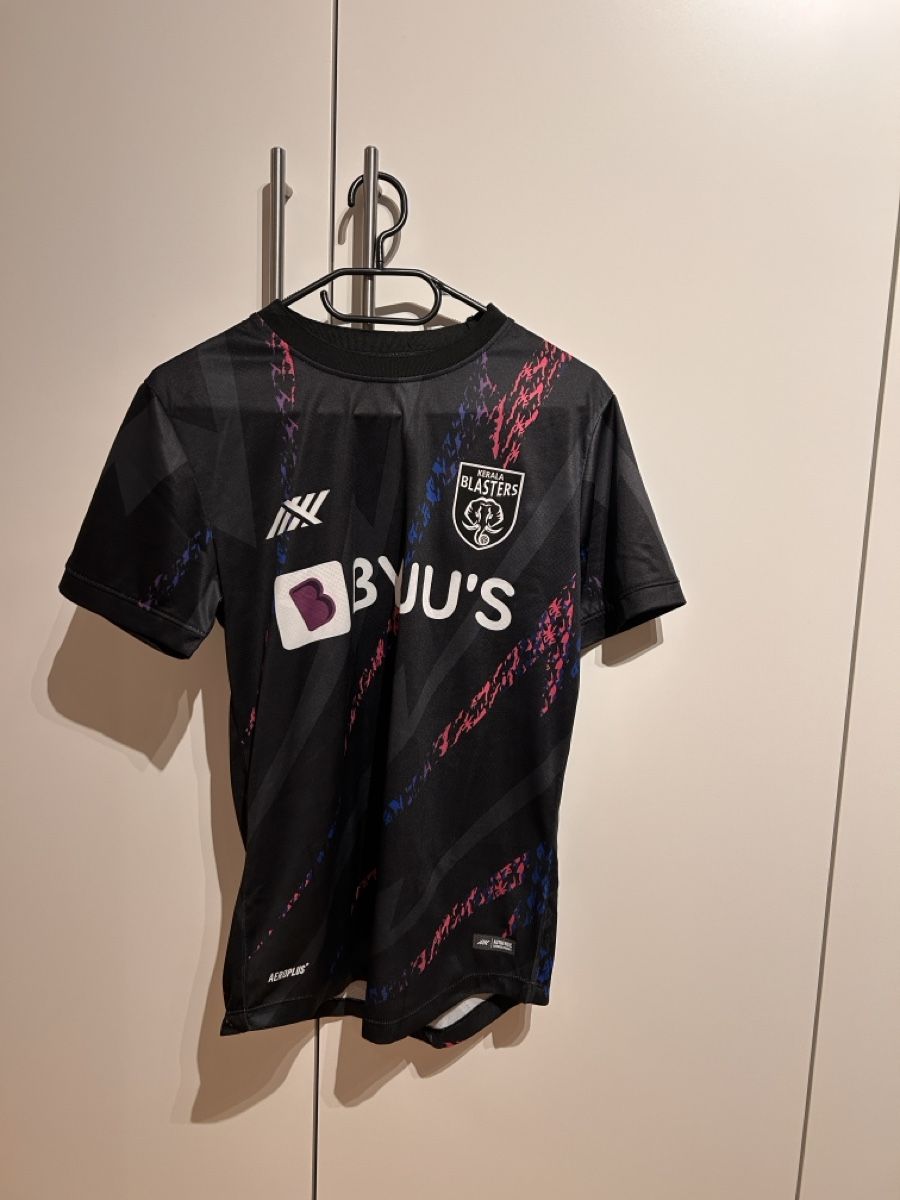 Canottiere & Pantaloni: Kerala Blasters Trikot Grösse S – Usato da Weinfelden venduto da fischefan