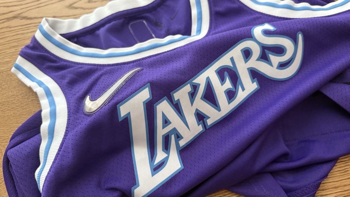 Nike Leibchen & Hosen: Lakers Jersey James Size 40 S – Gebraucht aus Boswil von hey.itsme 4