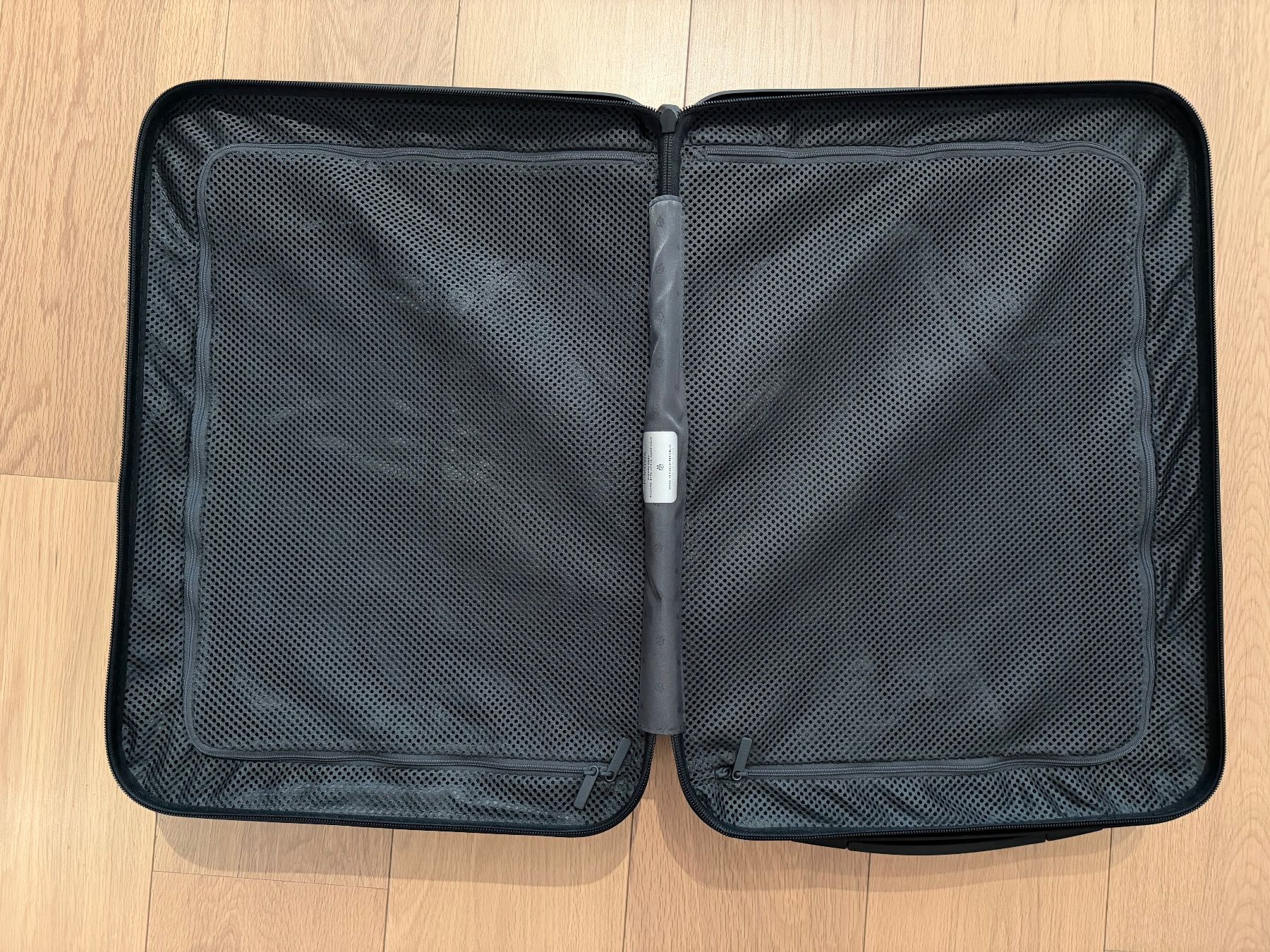 Taschen: Rimowa Essential Lite Cabin Black – Gebraucht aus Zürich von Filo_B 3
